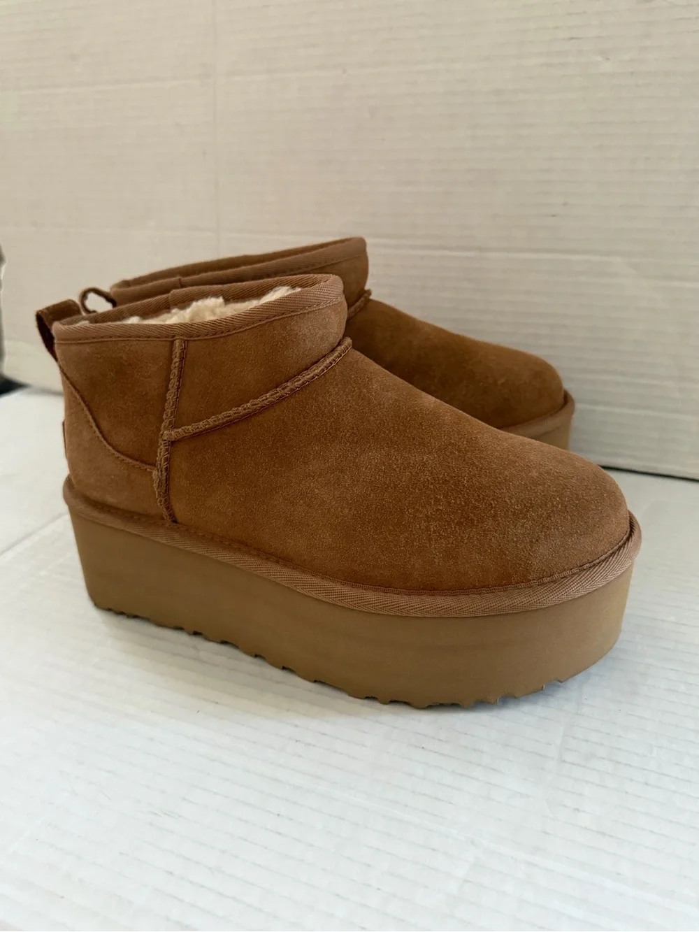 New UGG Classic Ultra Mini Platform Boots in chestnut size 6